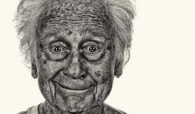 Strinking ve eğlence görüntü kapalı beyaz arka plan üzerinde üst düzey bir adamın