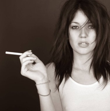 Sigara ile glamour model çok güzel görüntü