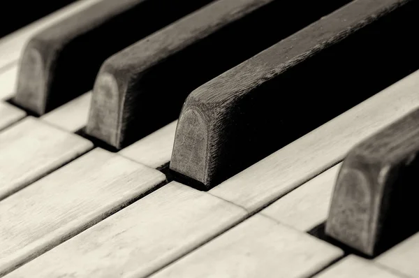 Een vintage piano close-up — Stockfoto