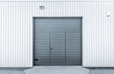 Modern çelik garaj veya depo kapıları, renkli sanayi resim kapalı
