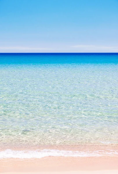 Fundo Calmo Oceano Com Camadas Multicoloridas Areia Praia Mar Céu — Fotografia de Stock