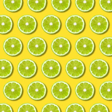 Canlı sarı renk arka plan üzerinde yeşil limon dilimleri desen. En az düz gıda doku yatıyordu 