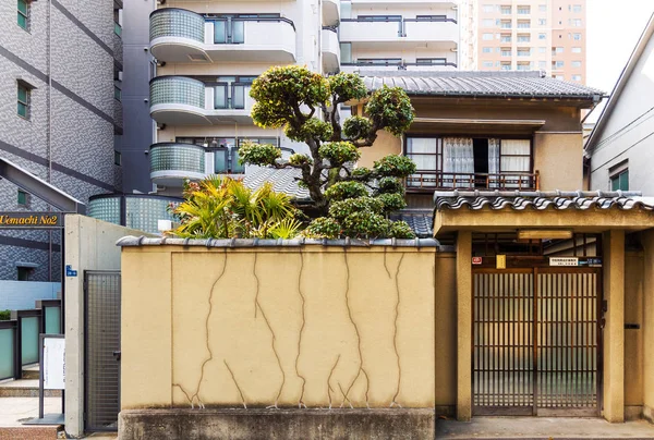 Osaka Japão Março 2012 Pequena Fachada Antiga Casa Japonesa Com — Fotografia de Stock