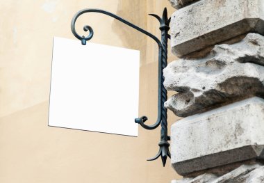 Boş beyaz asılı duvar mockup imzalamak, klasik stil açık tabela kopya alanı, logo veya metin eklemek için şirket işaretini ile kare 