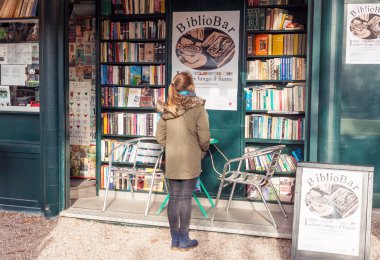 İtalyan başkenti Roma ücretsiz vintage sokak kitap kütüphane 