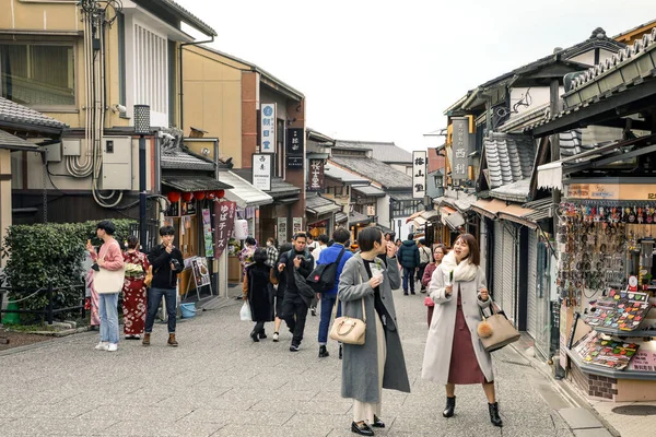 Kyoto Japão Fevereiro 2020 Pessoas Andando Antiga Rua Gion Destino — Fotografia de Stock