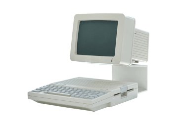 Seksenlerden kalma entegre monitör ve klavye beyaz arkaplanda izole edilmiş eski bir masaüstü bilgisayarı. Klasik PC 'nin yan görünümü