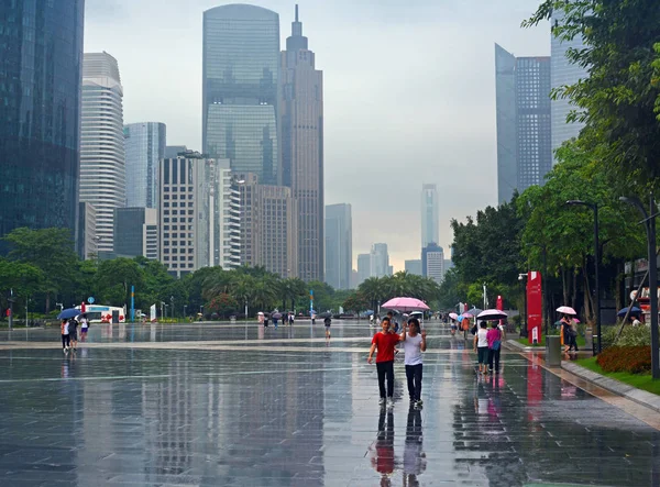Guangzhou China Junio 2018 Día Húmedo Disuade Los Caminantes Guangzhou — Foto de Stock