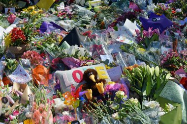 Christchurch camiler katliamı sevgi mesaj yeni Mourners dan 