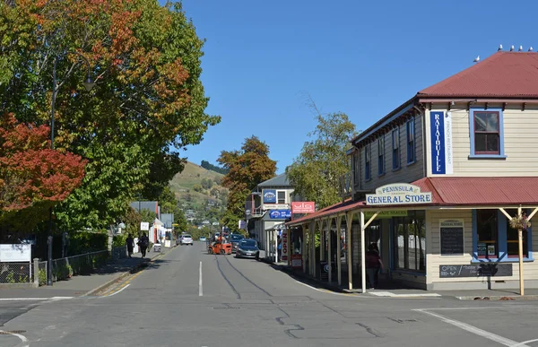 Hauptstrasse von Akaroa im Herbst — Stockfoto