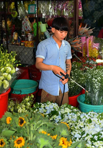 Ho Chi Minh City Flower market in Early Morning — Stock Photo, Image