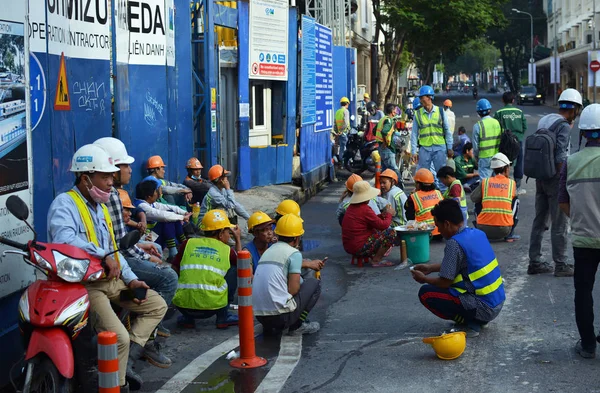 Ho Chi Minh City - Metro Hattı Sistemi Üzerinde Çalışanlar — Stok fotoğraf