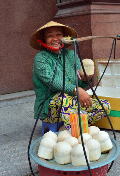 Woman Selling Coconut Milk Drinks on the Street in Saigon — Stock Photo, Image