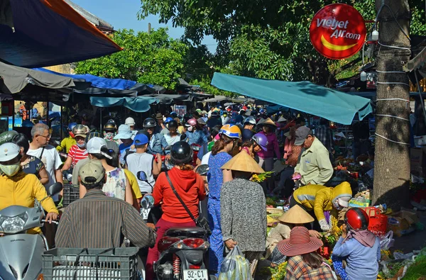Hoi An Market Vietnam in una mattina impegnativa — Foto Stock