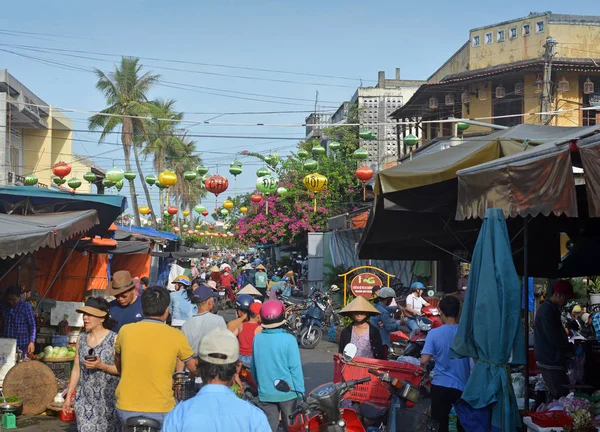 Hoi An Market Vietnã em uma manhã ocupada — Fotografia de Stock