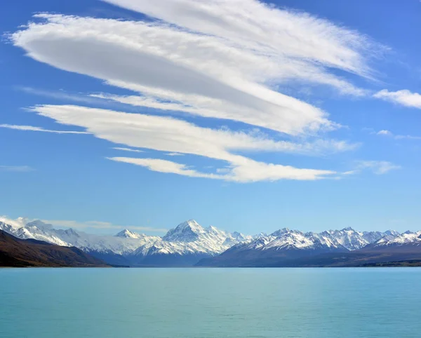 Espectacular Nubes sobre el Monte Cook, Nueva Zelanda — Foto de Stock