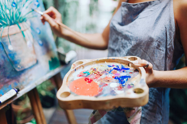 Indoor Shot Professional Female Artist Painting Canvas Studio Plants — Stock Photo, Image