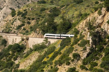 Tren geçerken tünel ardales, Endülüs tepelerde çevrili büyük Vadisi'nde  