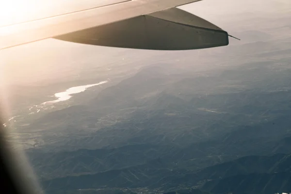 Flygfoto Över Yesa Reservoar Vid Solnedgången Spanien Genom Flygplan Fönster — Stockfoto