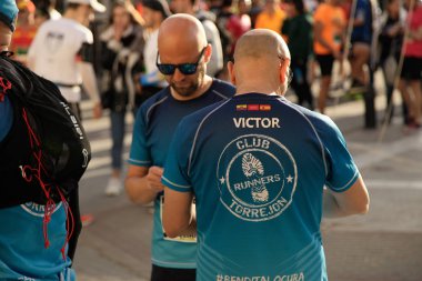 Maraton vias verdes Perales de Tajuna, Madrid, İspanya ile yoluna üzerinde 24 Mart 2019 - Madrid, İspanya - koşucu.