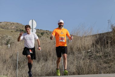 24 Mart 2019 - Madrid, İspanya - maraton vias verdes Perales de Tajuna, Madrid, İspanya ile yolda Runner.