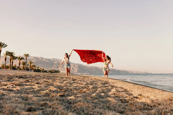 Two Women Running Holding Scarf Wave Relax Happy Beach — Stock Photo, Image