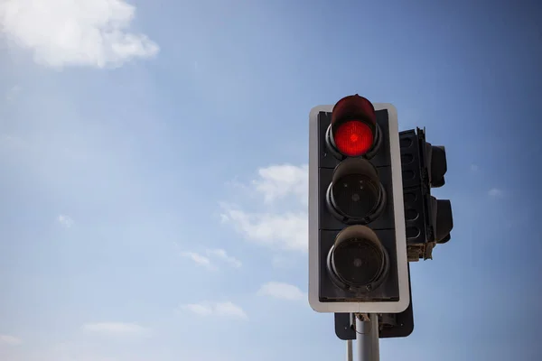 Red Traffic Light Warning Drivers Stop Blue Sky Clouds Background — Stock Photo, Image