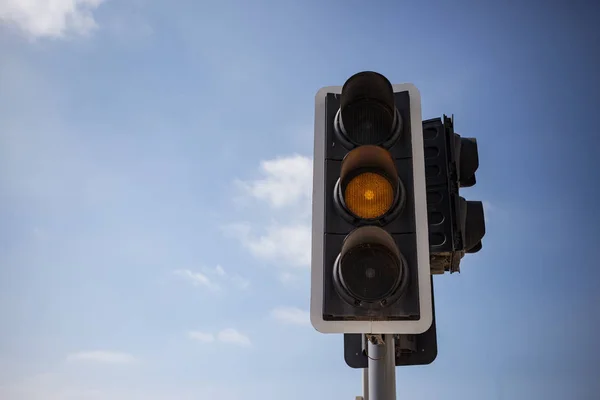 Yellow Orange Color Traffic Light Blue Sky Few Clouds Background — Stock Photo, Image