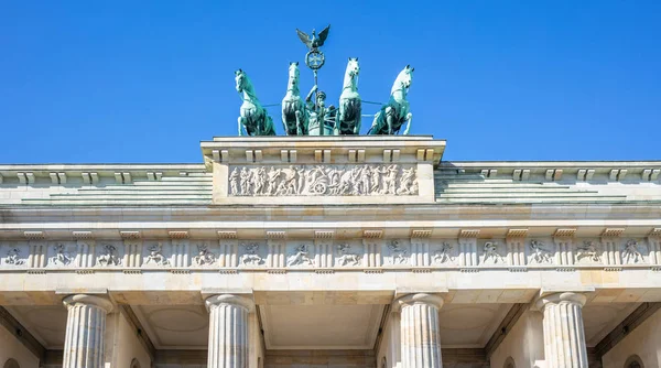 Puerta Brandeburgo Berlín Destino Famoso Alemania Fondo Cielo Azul Claro — Foto de Stock