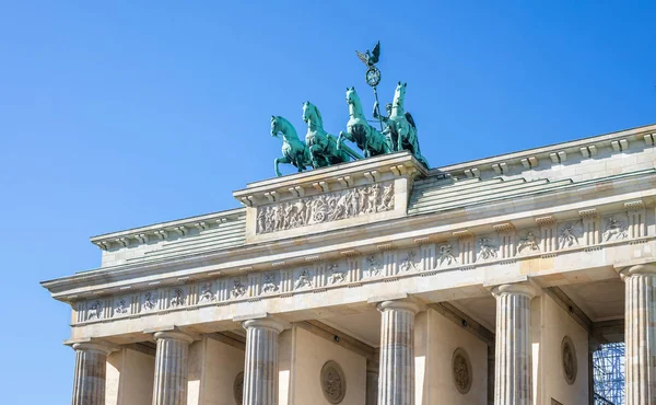 Puerta Brandeburgo Berlín Destino Famoso Alemania Fondo Cielo Azul Claro — Foto de Stock