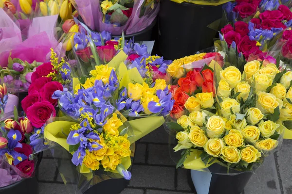 Gele Rozen Bloemen Koop Marktkraam — Stockfoto