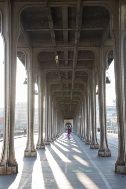 Paris 'te bir-Hakeim Köprüsü; Fransa