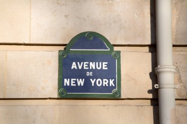 Paris 'te Duvarda New York Sokak Tabelası; 