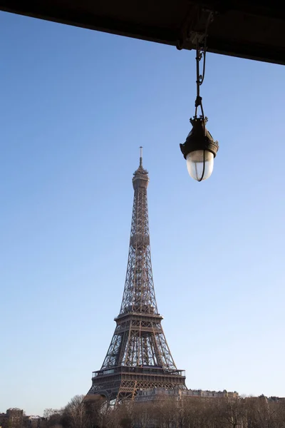 Wieża Eiffla Lampa Moście Paryż Francja — Zdjęcie stockowe