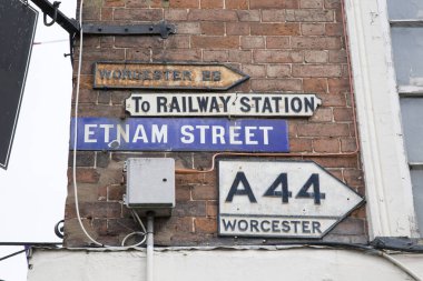 Worcester A44 Leominster 'daki işaret direği.
