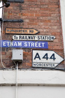 Worcester A44 Leominster 'daki işaret direği.