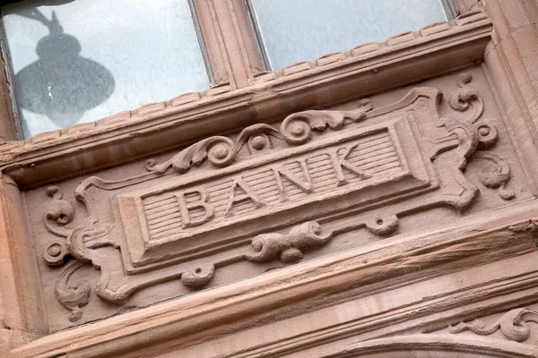 支店入口を越える銀行サイン — ストック写真