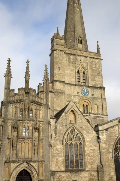 Κύρια Πρόσοψη Και Πύργος Στο Parish Church Burford Oxfordshire Αγγλία — Φωτογραφία Αρχείου
