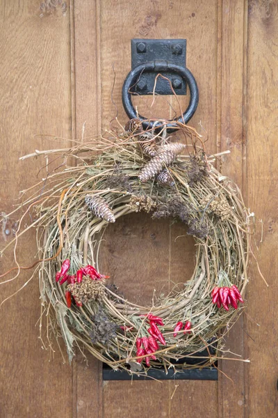 Red Peppers Christmas Wreath Wooden Front Door — Stock Photo, Image