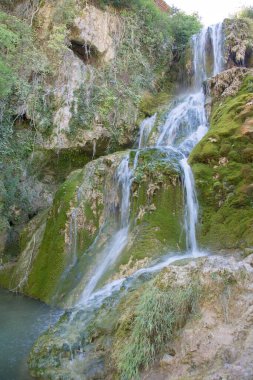 Şelale ve Göl, Orbaneja del Castillo, Burgos, İspanya