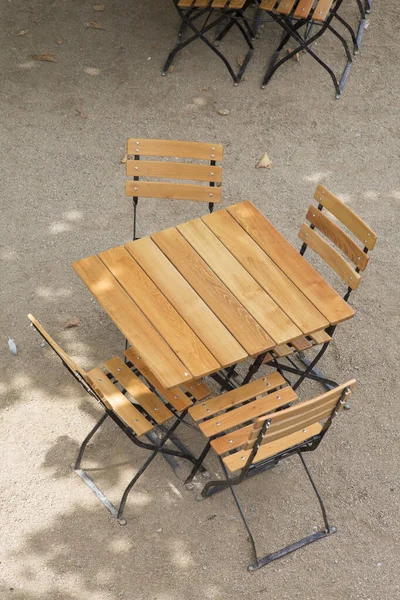 Wooden Cafe Tables Chairs 프랑크푸르트 — 스톡 사진