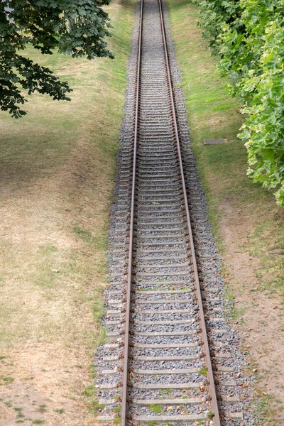 Σιδηροδρομική Γραμμή Στο Πράσινο Περιβάλλον Φρανκφούρτη Γερμανία — Φωτογραφία Αρχείου