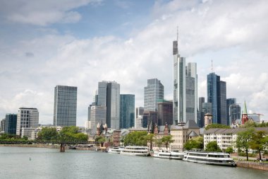 Tekne Gezisi ile Şehir; Frankfurt; Almanya