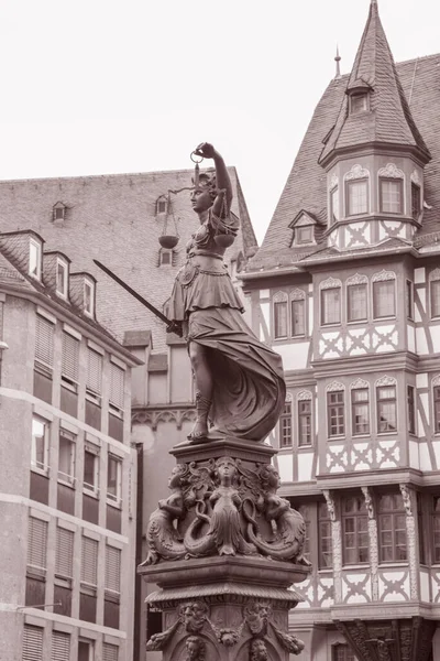 Fuente Justiabrunnen Por Manskopf 1887 Plaza Romerberg Frankfurt Alemania Tono —  Fotos de Stock