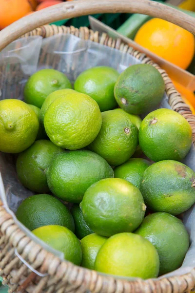 Fruits Chaux Sur Marché Décrochage — Photo