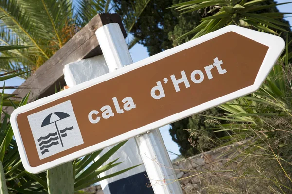 Cala Hort Beach Direction Sign Ibiza Hiszpania — Zdjęcie stockowe