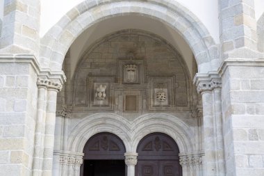 St. Francis Kilisesi 'ne giriş; Evora; Portekiz