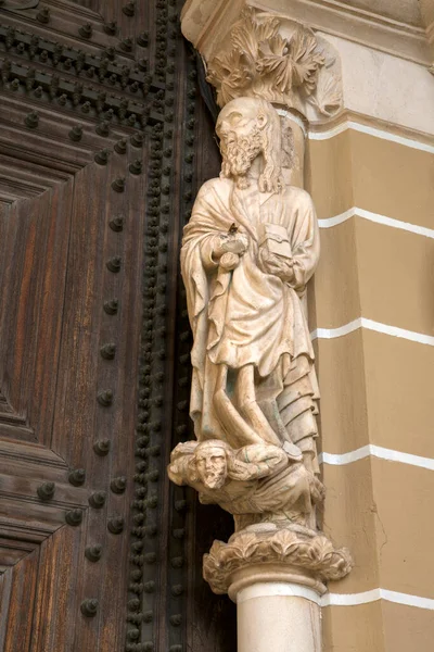 Katedral Kapısındaki Aziz Figürü Evora Portekiz — Stok fotoğraf