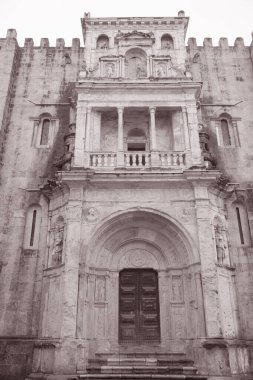 Se Velha Katedrali Kilisesi, Coimbra, Portekiz Siyah ve Beyaz Sepya Tonu