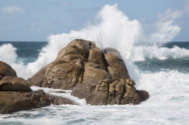 Dalgalar ve Kayalar, Barca Noktası, Muxia; Fisterra; Costa de la Muerte; Galiçya; İspanya